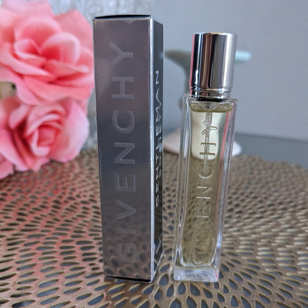 Givenchy - Picture 3 of 3